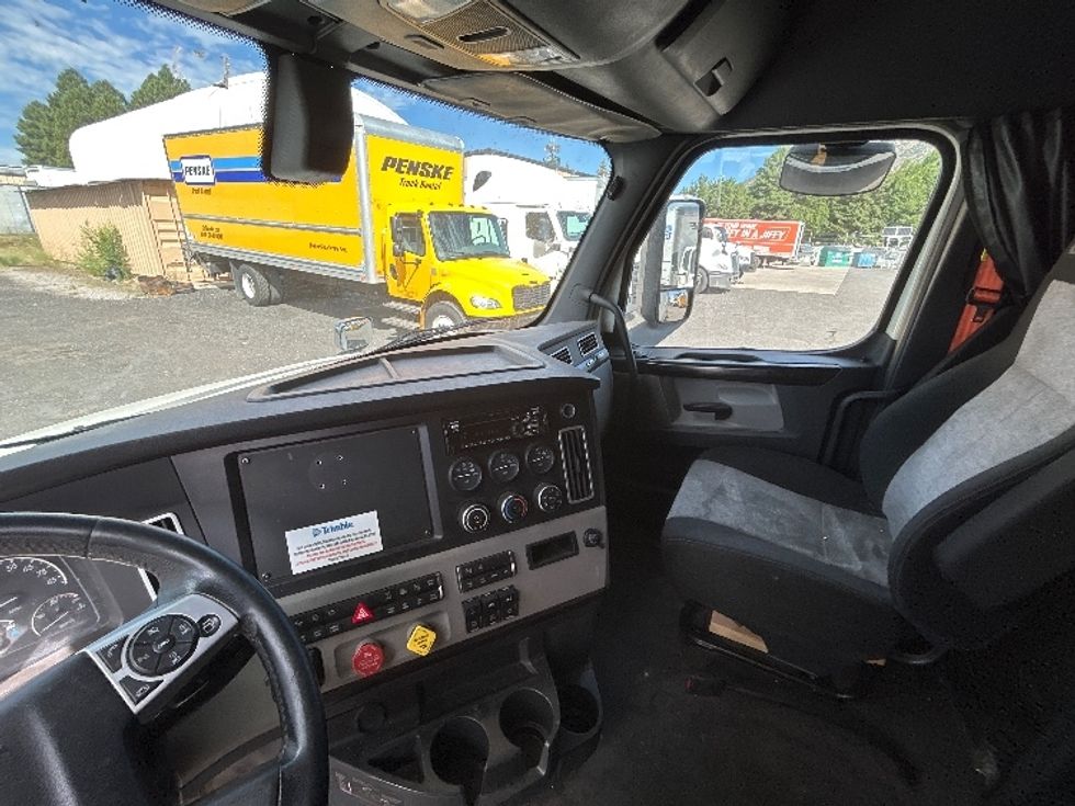 Sleeper Tractor-Heavy Duty Tractors-Freightliner-2020-T12664ST-Phoenix-AZ-459,331\n\t\tmiles-$ 72,000 - Image 12