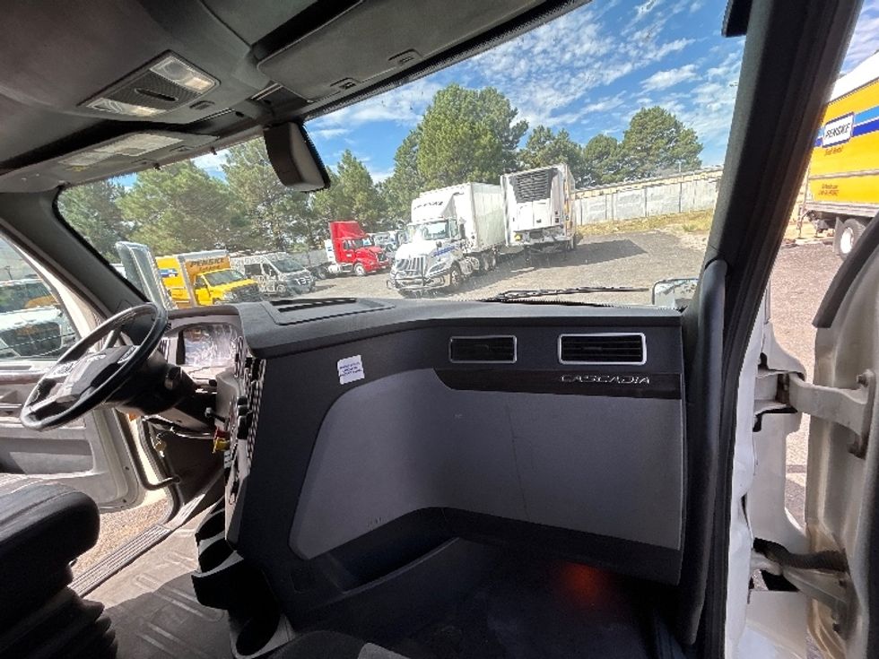 Sleeper Tractor-Heavy Duty Tractors-Freightliner-2020-T12664ST-Phoenix-AZ-459,331\n\t\tmiles-$ 72,000 - Image 14