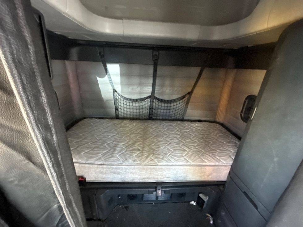 Sleeper Tractor-Heavy Duty Tractors-Freightliner-2020-T12664ST-Phoenix-AZ-459,331\n\t\tmiles-$ 72,000 - Image 16