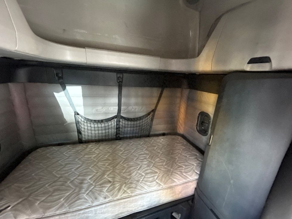 Sleeper Tractor-Heavy Duty Tractors-Freightliner-2020-T12664ST-Phoenix-AZ-459,331\n\t\tmiles-$ 72,000 - Image 17