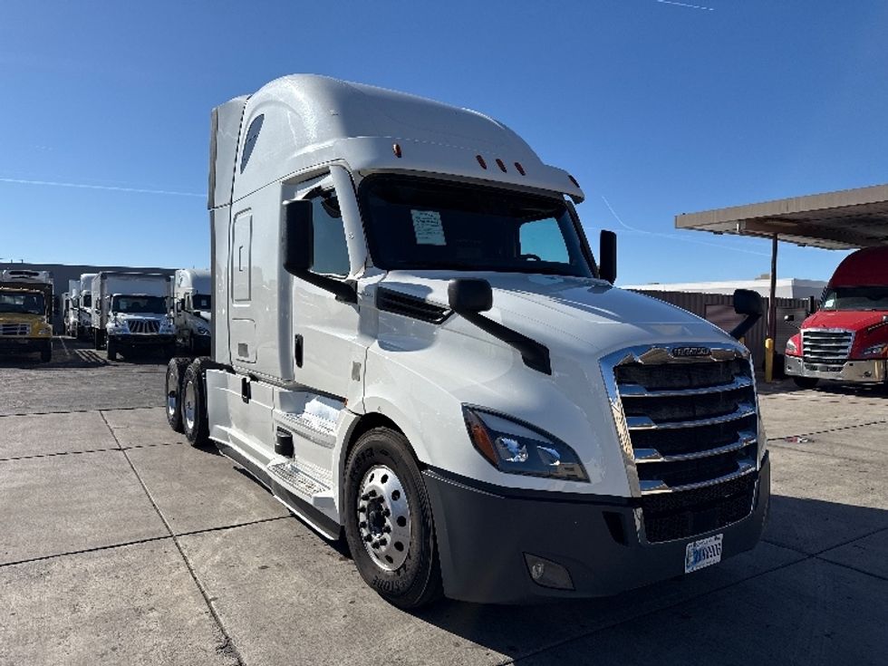 Sleeper Tractor-Heavy Duty Tractors-Freightliner-2020-T12664ST-Phoenix-AZ-468,832\n\t\tmiles-$ 65,250 - Image 1