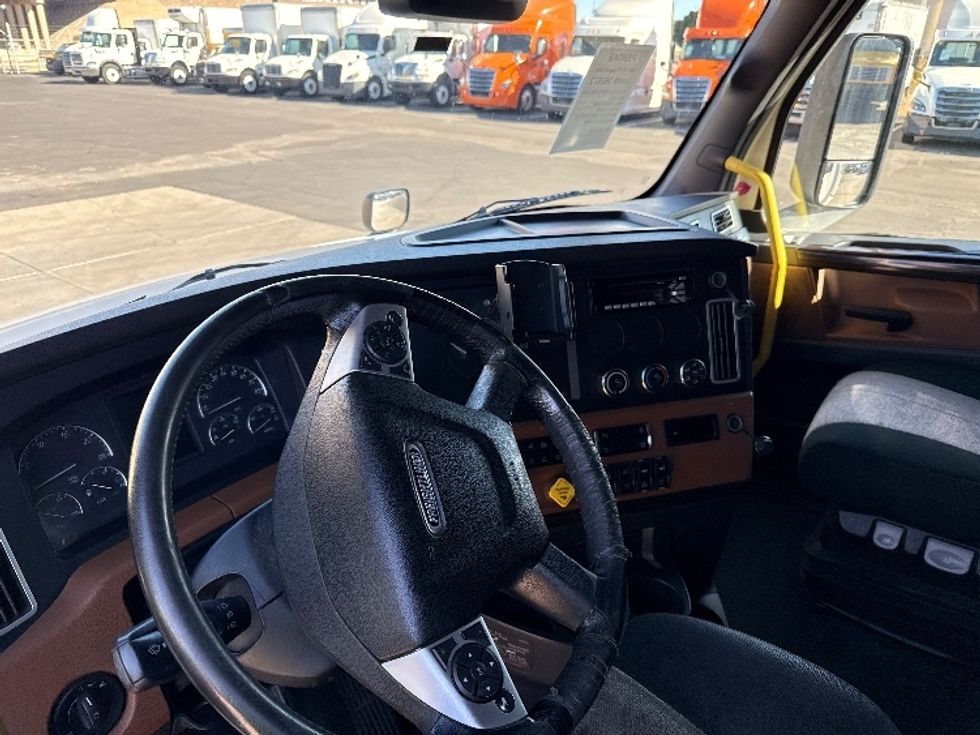 Sleeper Tractor-Heavy Duty Tractors-Freightliner-2020-T12664ST-Phoenix-AZ-468,832\n\t\tmiles-$ 65,250 - Image 10
