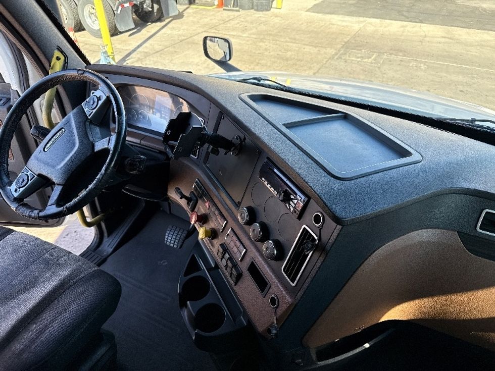 Sleeper Tractor-Heavy Duty Tractors-Freightliner-2020-T12664ST-Phoenix-AZ-468,832\n\t\tmiles-$ 65,250 - Image 12