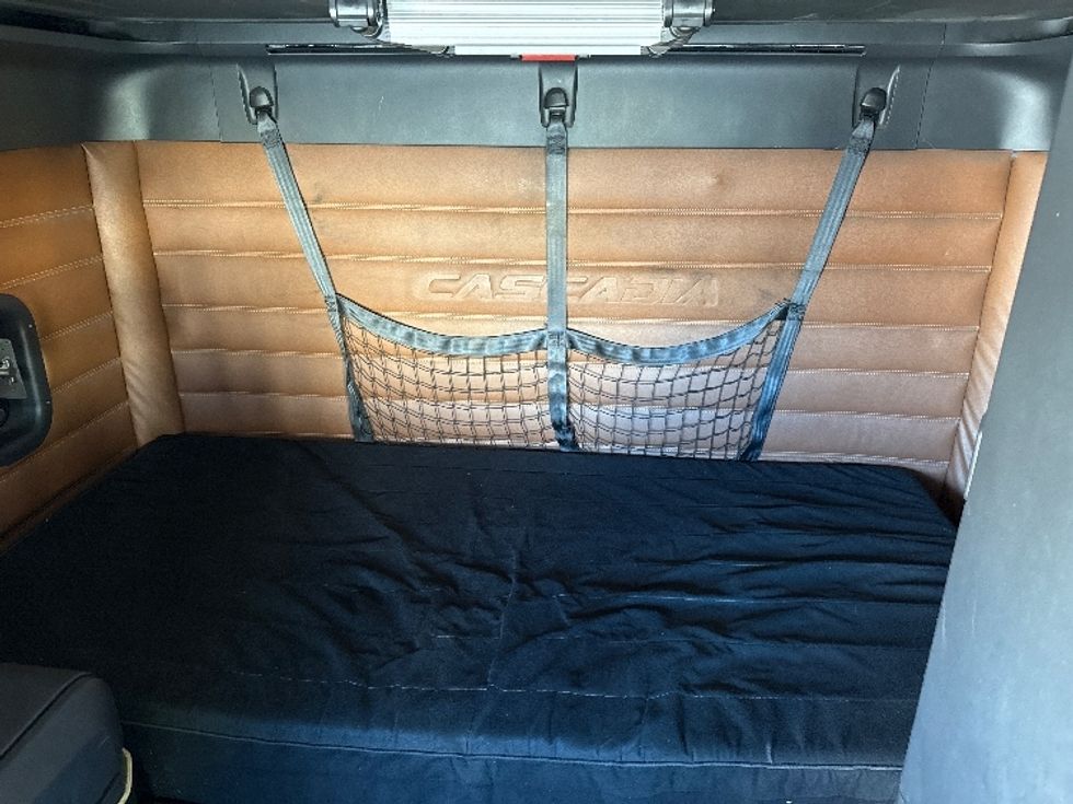 Sleeper Tractor-Heavy Duty Tractors-Freightliner-2020-T12664ST-Phoenix-AZ-468,832\n\t\tmiles-$ 65,250 - Image 16