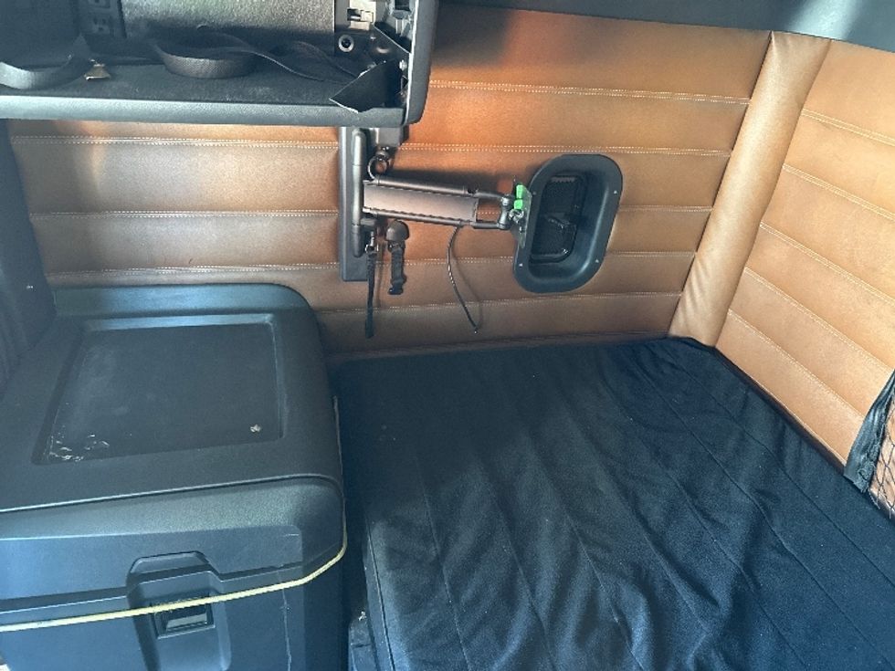 Sleeper Tractor-Heavy Duty Tractors-Freightliner-2020-T12664ST-Phoenix-AZ-468,832\n\t\tmiles-$ 65,250 - Image 18