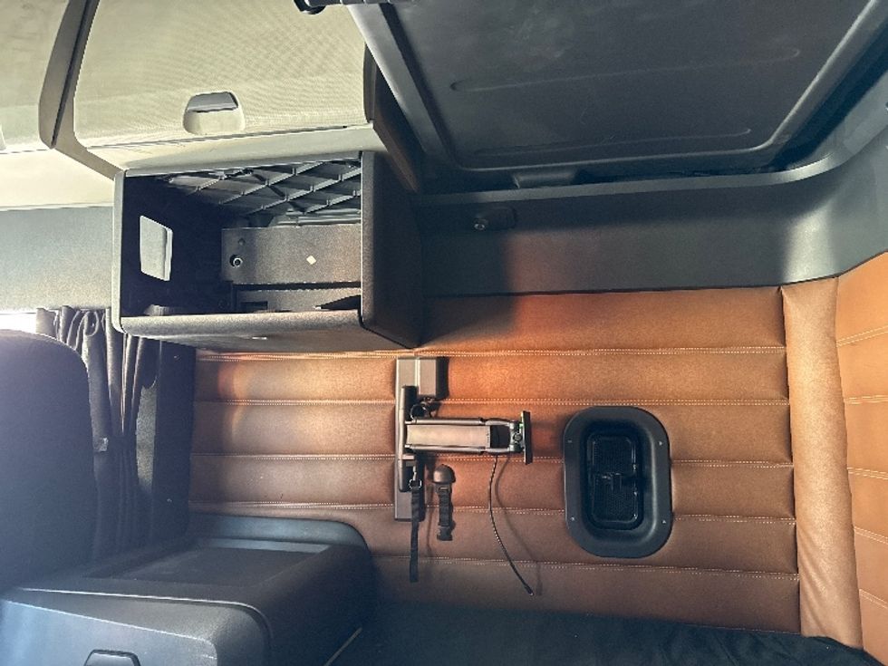 Sleeper Tractor-Heavy Duty Tractors-Freightliner-2020-T12664ST-Phoenix-AZ-468,832\n\t\tmiles-$ 65,250 - Image 19