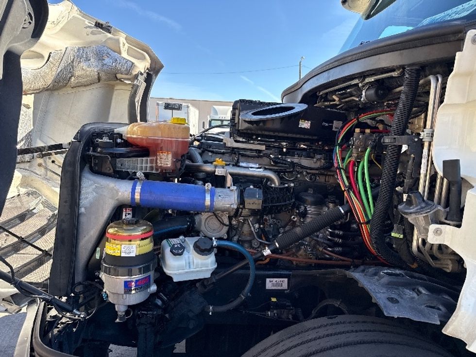 Sleeper Tractor-Heavy Duty Tractors-Freightliner-2020-T12664ST-Phoenix-AZ-468,832\n\t\tmiles-$ 65,250 - Image 21