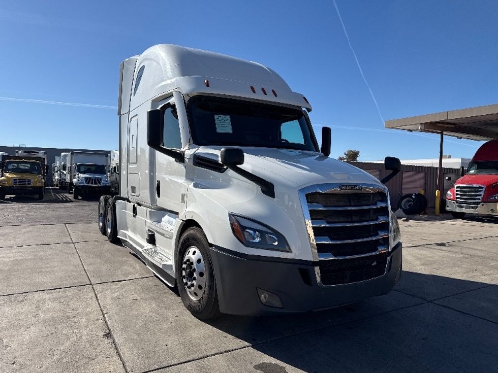 Sleeper Tractor-Heavy Duty Tractors-Freightliner-2020-T12664ST-Phoenix-AZ-468,832\n\t\tmiles-$ 65,250 - Image 3