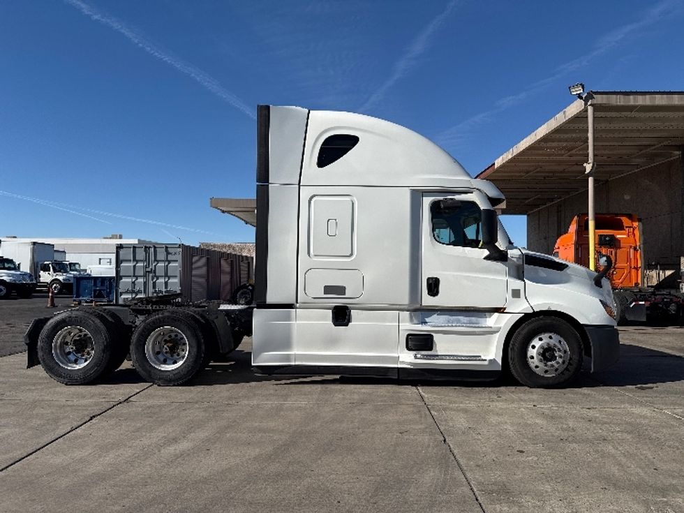 Sleeper Tractor-Heavy Duty Tractors-Freightliner-2020-T12664ST-Phoenix-AZ-468,832\n\t\tmiles-$ 65,250 - Image 4