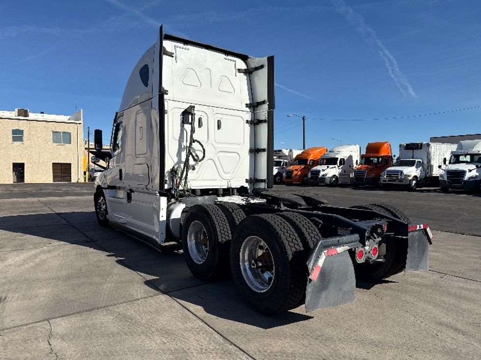 Sleeper Tractor-Heavy Duty Tractors-Freightliner-2020-T12664ST-Phoenix-AZ-468,832\n\t\tmiles-$ 65,250 - Image 5