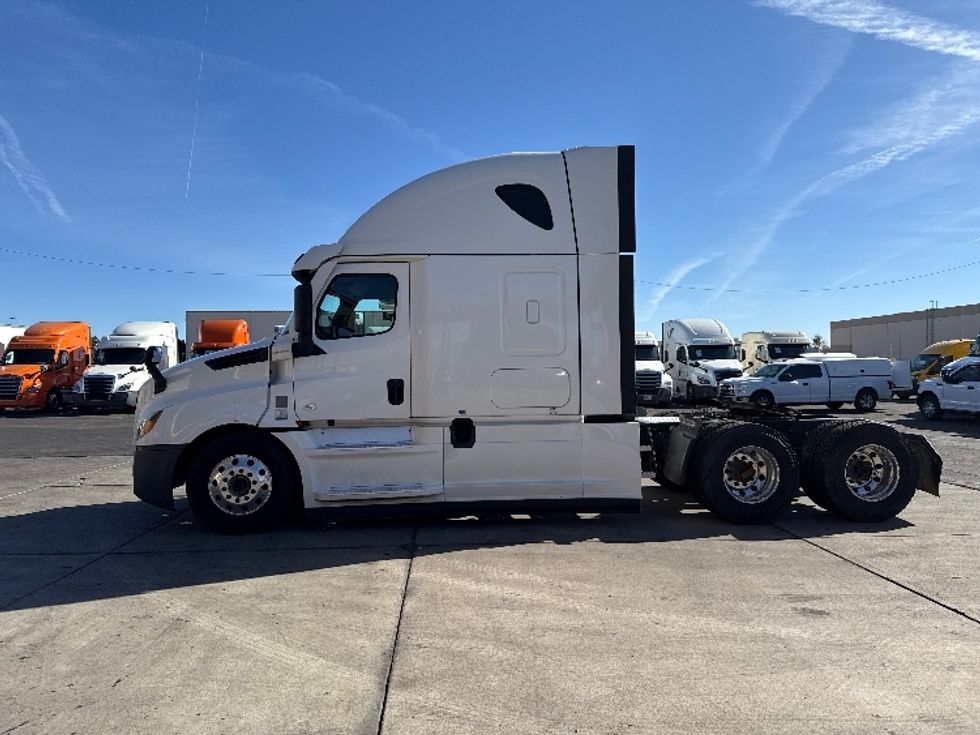 Sleeper Tractor-Heavy Duty Tractors-Freightliner-2020-T12664ST-Phoenix-AZ-468,832\n\t\tmiles-$ 65,250 - Image 8