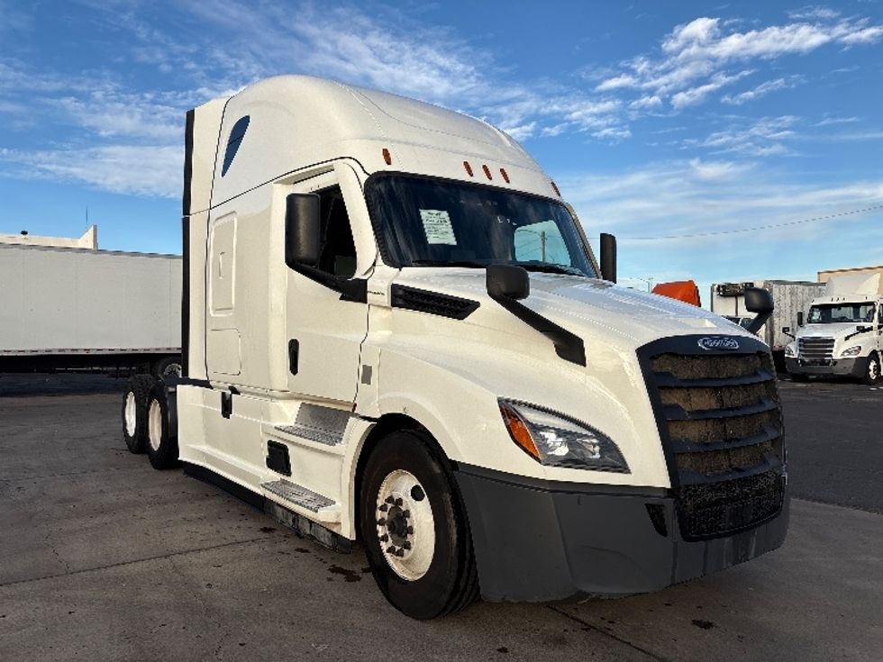 Sleeper Tractor-Heavy Duty Tractors-Freightliner-2020-T12664ST-Phoenix-AZ-508,370\n\t\tmiles-$ 60,750 - Image 1