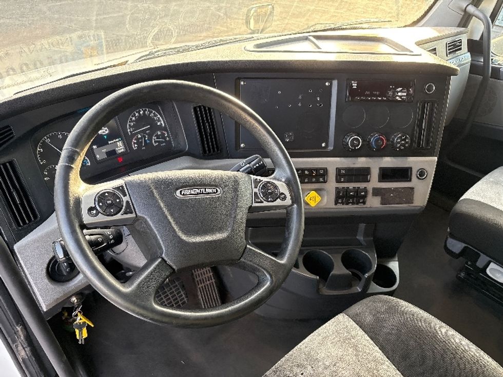 Sleeper Tractor-Heavy Duty Tractors-Freightliner-2020-T12664ST-Phoenix-AZ-508,370\n\t\tmiles-$ 60,750 - Image 10