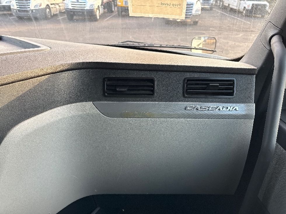 Sleeper Tractor-Heavy Duty Tractors-Freightliner-2020-T12664ST-Phoenix-AZ-508,370\n\t\tmiles-$ 60,750 - Image 14