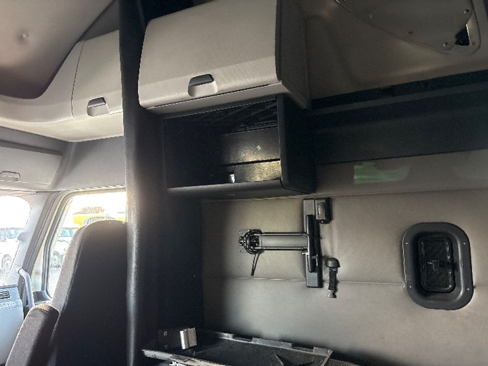 Sleeper Tractor-Heavy Duty Tractors-Freightliner-2020-T12664ST-Phoenix-AZ-508,370\n\t\tmiles-$ 60,750 - Image 19