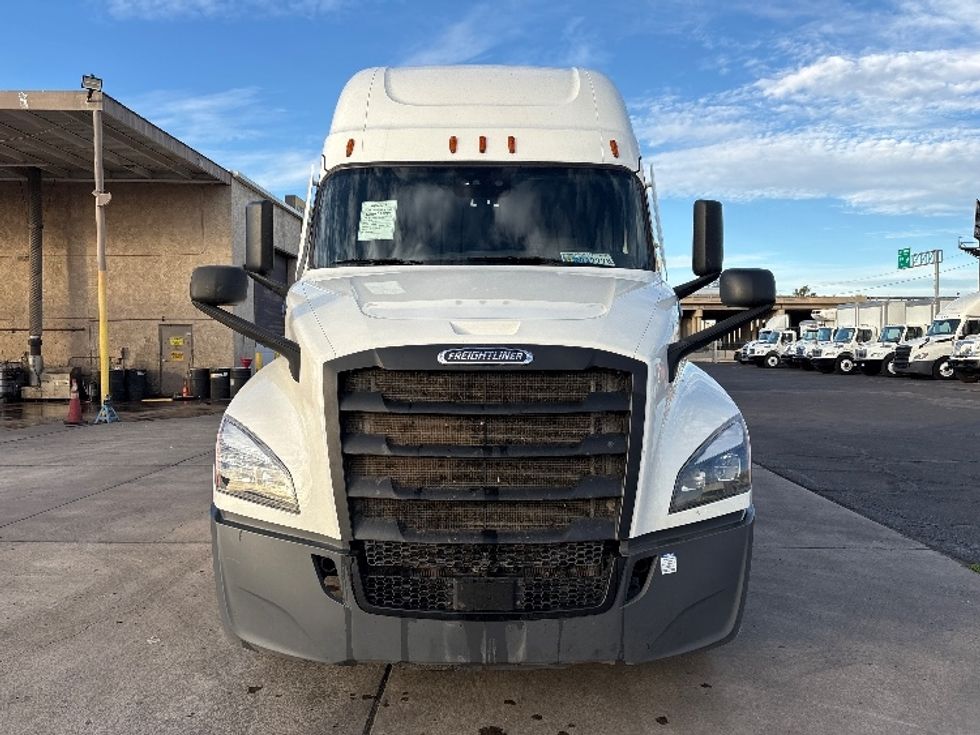 Sleeper Tractor-Heavy Duty Tractors-Freightliner-2020-T12664ST-Phoenix-AZ-508,370\n\t\tmiles-$ 60,750 - Image 2