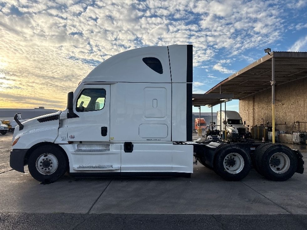 Sleeper Tractor-Heavy Duty Tractors-Freightliner-2020-T12664ST-Phoenix-AZ-508,370\n\t\tmiles-$ 60,750 - Image 4