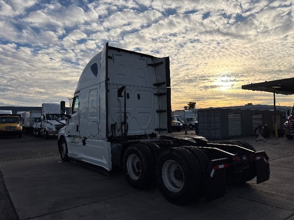 Sleeper Tractor-Heavy Duty Tractors-Freightliner-2020-T12664ST-Phoenix-AZ-508,370\n\t\tmiles-$ 60,750 - Image 5