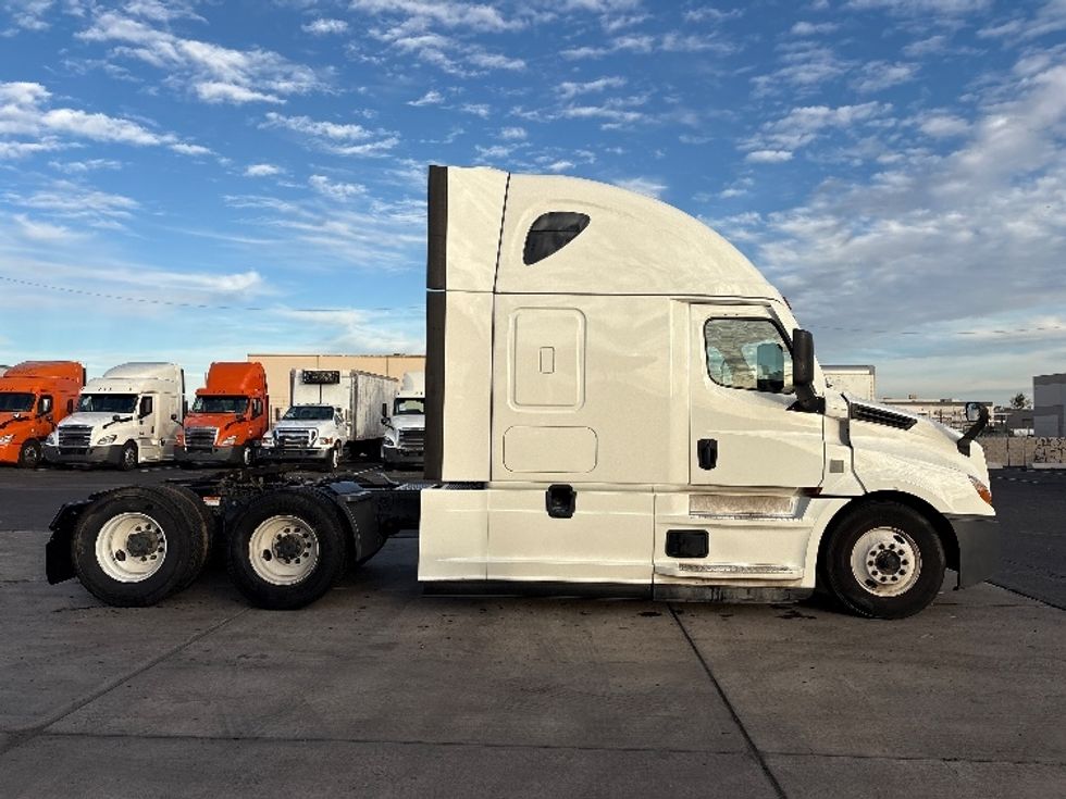 Sleeper Tractor-Heavy Duty Tractors-Freightliner-2020-T12664ST-Phoenix-AZ-508,370\n\t\tmiles-$ 60,750 - Image 8