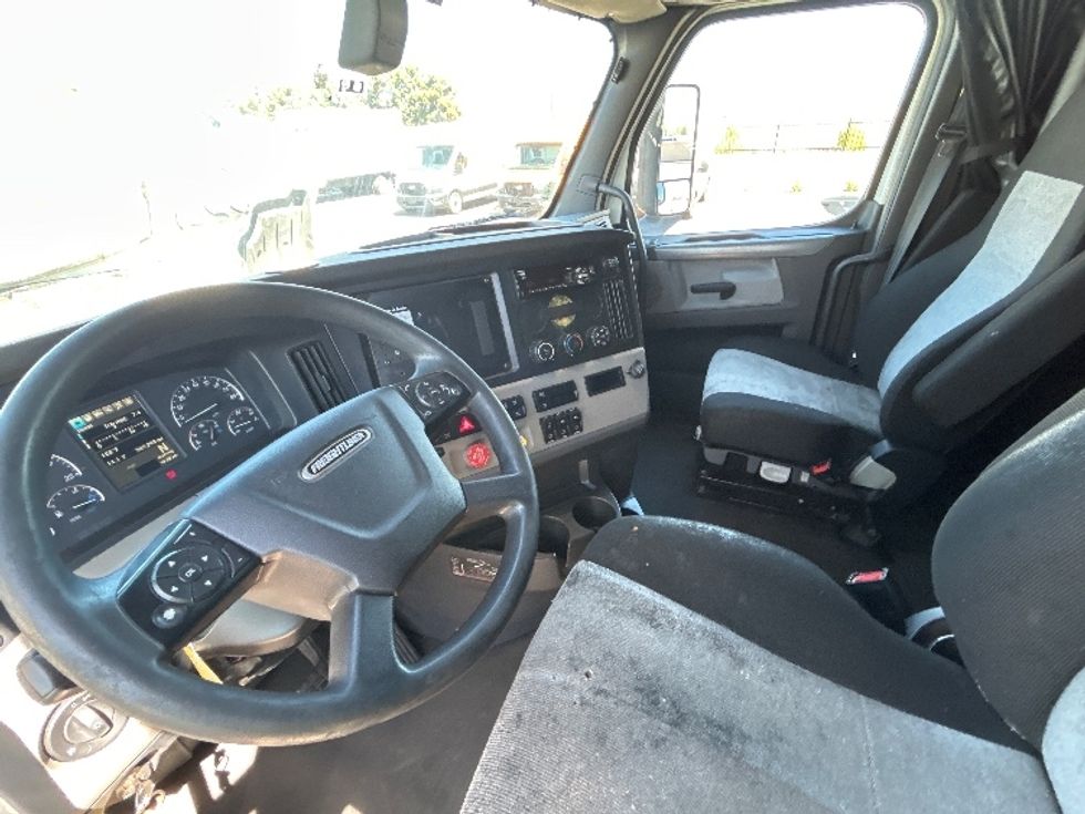 Sleeper Tractor-Heavy Duty Tractors-Freightliner-2020-T12664ST-Phoenix-AZ-509,280\n\t\tmiles-$ 66,250 - Image 10
