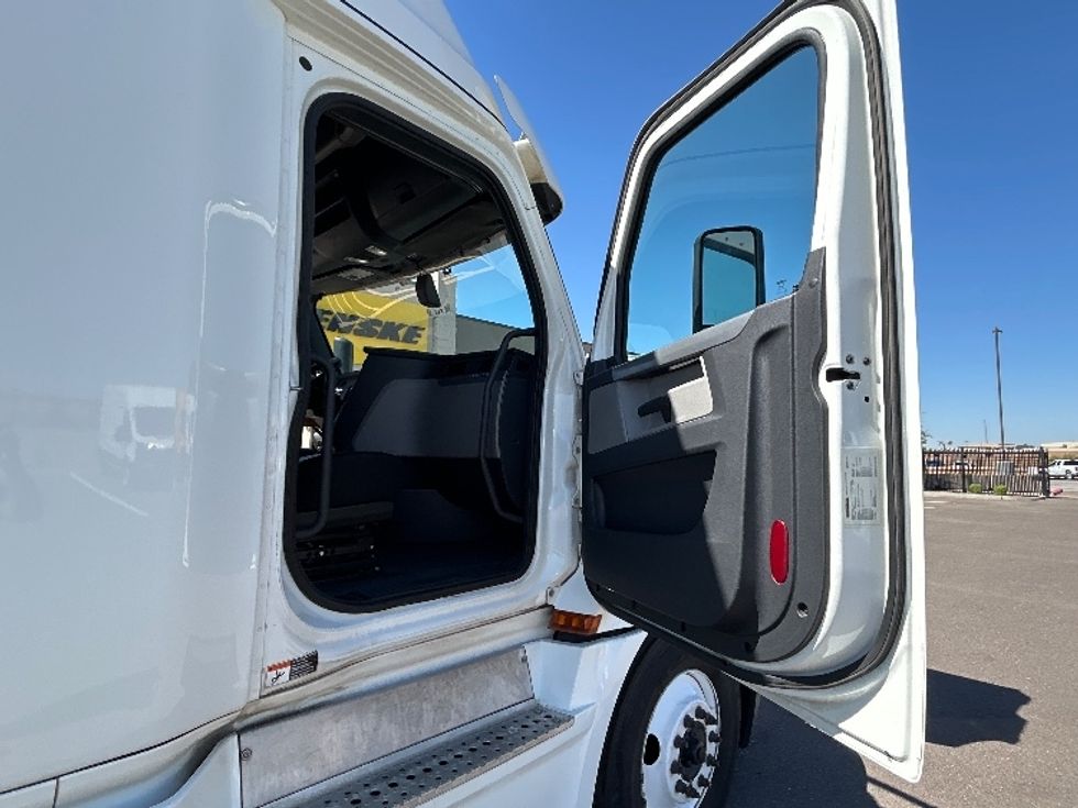 Sleeper Tractor-Heavy Duty Tractors-Freightliner-2020-T12664ST-Phoenix-AZ-509,280\n\t\tmiles-$ 66,250 - Image 13