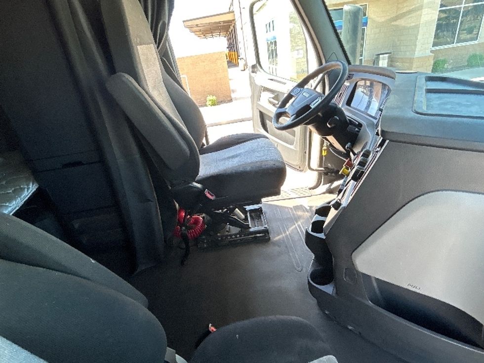 Sleeper Tractor-Heavy Duty Tractors-Freightliner-2020-T12664ST-Phoenix-AZ-509,280\n\t\tmiles-$ 66,250 - Image 15