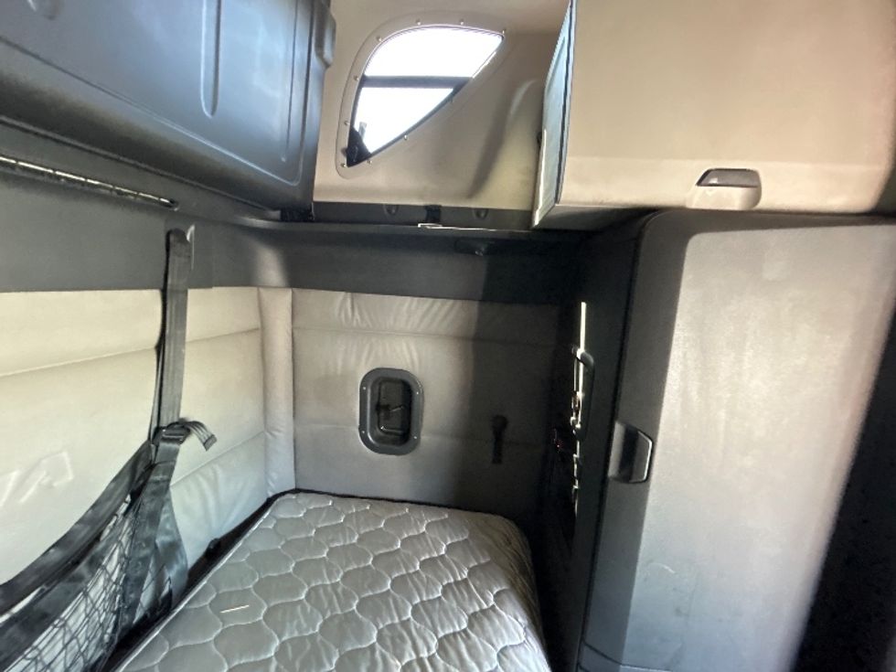 Sleeper Tractor-Heavy Duty Tractors-Freightliner-2020-T12664ST-Phoenix-AZ-509,280\n\t\tmiles-$ 66,250 - Image 18