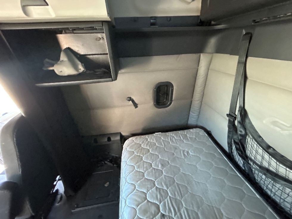 Sleeper Tractor-Heavy Duty Tractors-Freightliner-2020-T12664ST-Phoenix-AZ-509,280\n\t\tmiles-$ 66,250 - Image 19