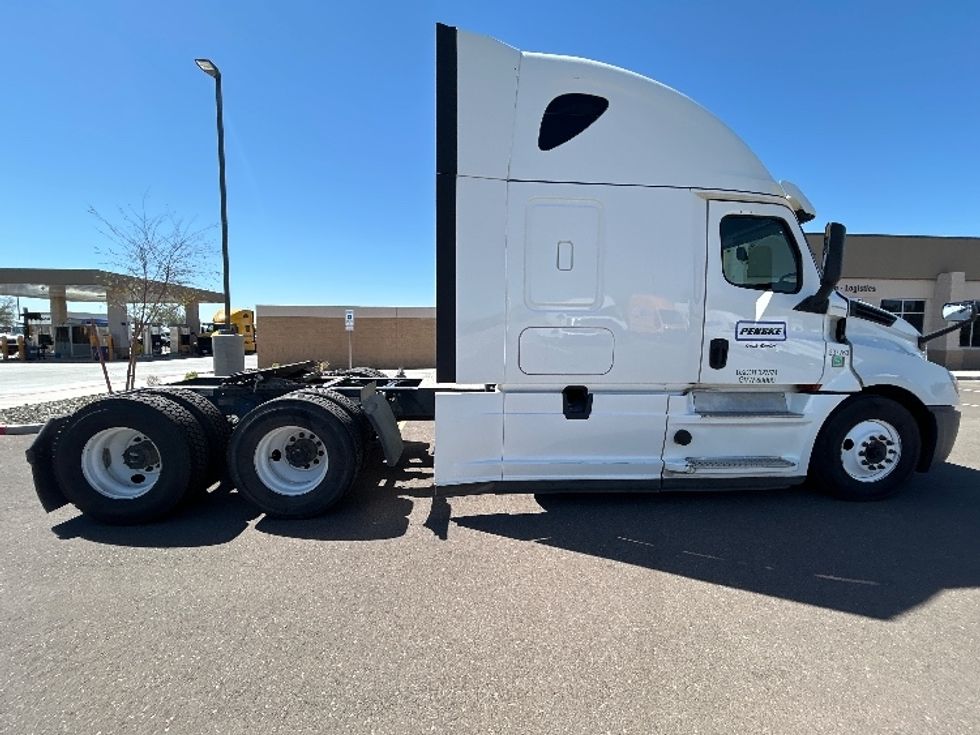 Sleeper Tractor-Heavy Duty Tractors-Freightliner-2020-T12664ST-Phoenix-AZ-509,280\n\t\tmiles-$ 66,250 - Image 8