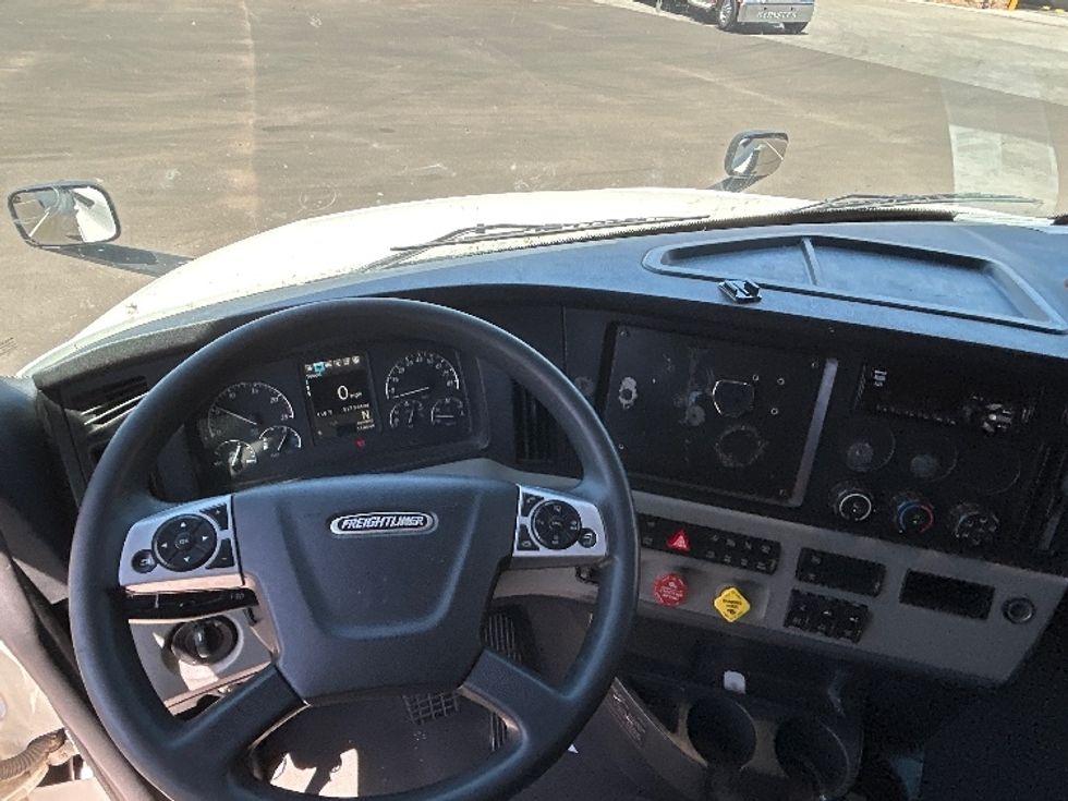 Sleeper Tractor-Heavy Duty Tractors-Freightliner-2020-T12664ST-Phoenix-AZ-518,373\n\t\tmiles-$ 66,750 - Image 11