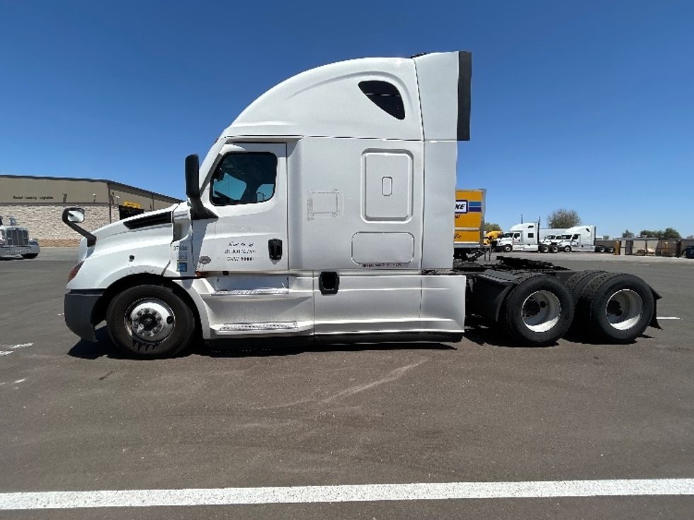 Sleeper Tractor-Heavy Duty Tractors-Freightliner-2020-T12664ST-Phoenix-AZ-518,373\n\t\tmiles-$ 66,750 - Image 4
