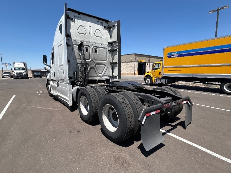 Sleeper Tractor-Heavy Duty Tractors-Freightliner-2020-T12664ST-Phoenix-AZ-518,373\n\t\tmiles-$ 66,750 - Image 5