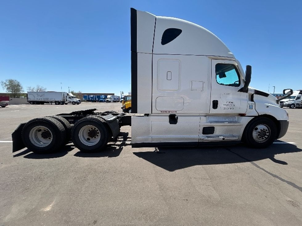 Sleeper Tractor-Heavy Duty Tractors-Freightliner-2020-T12664ST-Phoenix-AZ-518,373\n\t\tmiles-$ 66,750 - Image 8