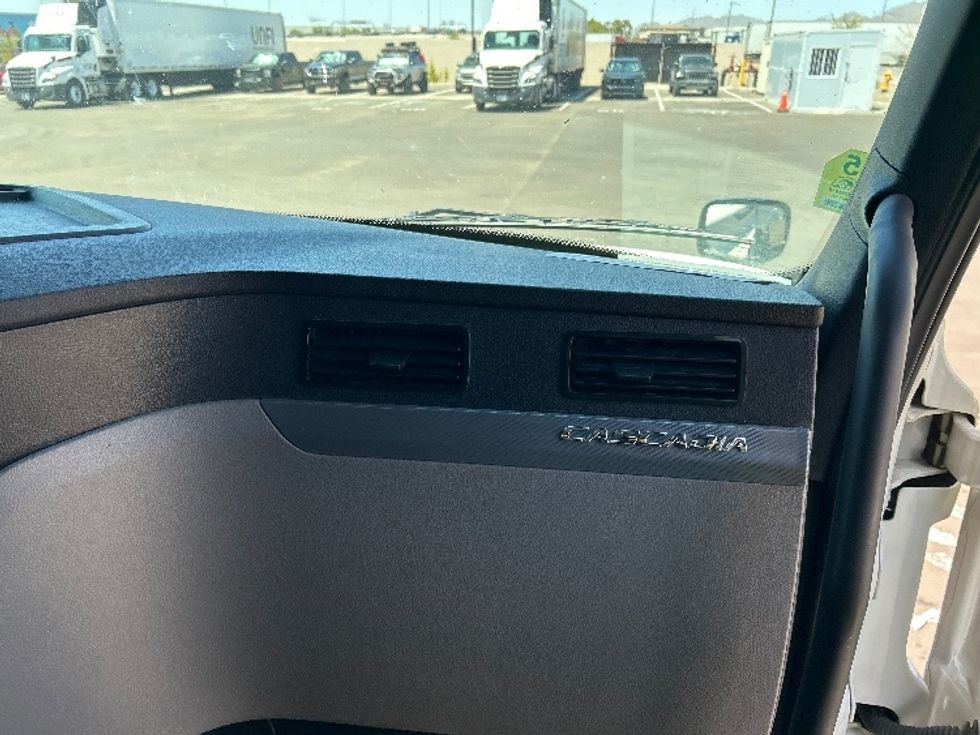 Sleeper Tractor-Heavy Duty Tractors-Freightliner-2020-T12664ST-Phoenix-AZ-529,833\n\t\tmiles-$ 64,750 - Image 12