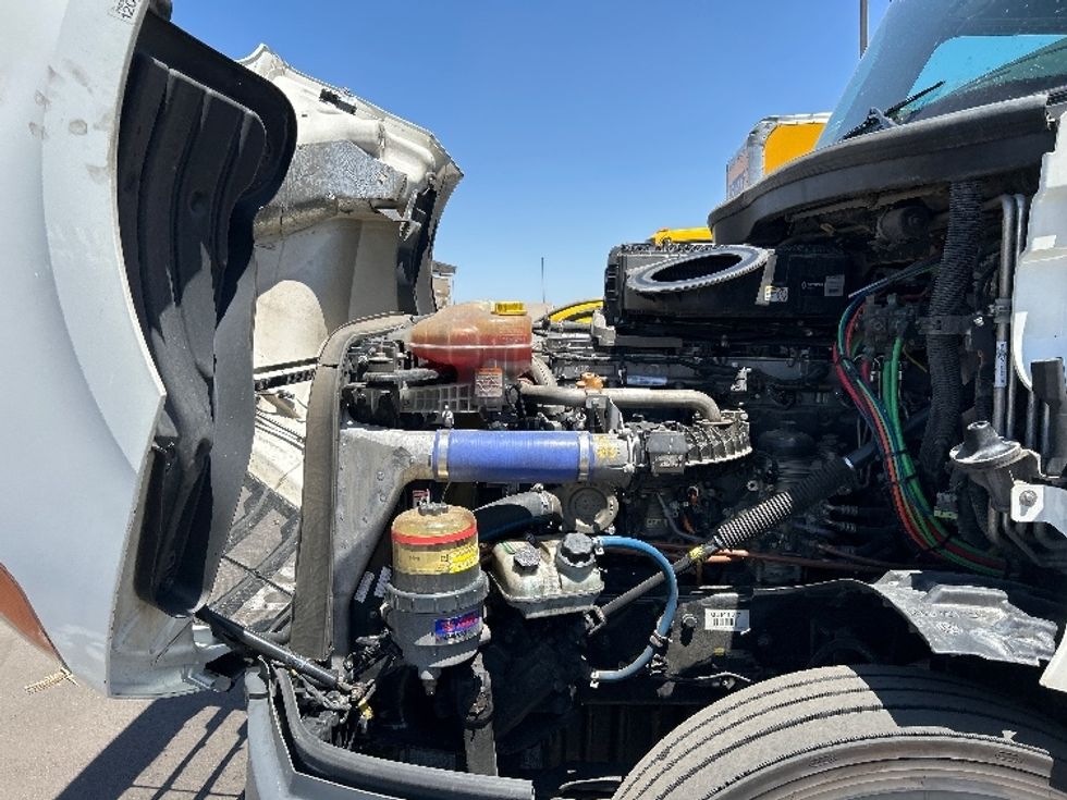 Sleeper Tractor-Heavy Duty Tractors-Freightliner-2020-T12664ST-Phoenix-AZ-529,833\n\t\tmiles-$ 64,750 - Image 19