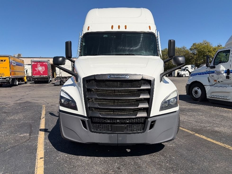 Sleeper Tractor-Heavy Duty Tractors-Freightliner-2020-T12664ST-Phoenix-AZ-529,833\n\t\tmiles-$ 64,750 - Image 2
