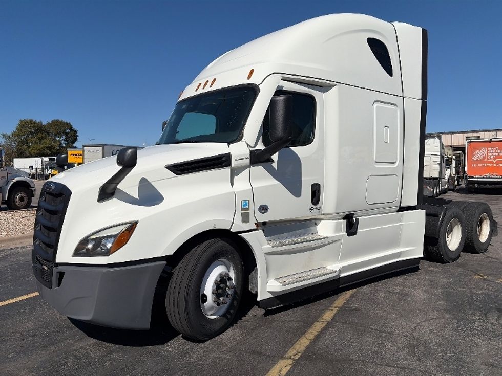 Sleeper Tractor-Heavy Duty Tractors-Freightliner-2020-T12664ST-Phoenix-AZ-529,833\n\t\tmiles-$ 64,750 - Image 3