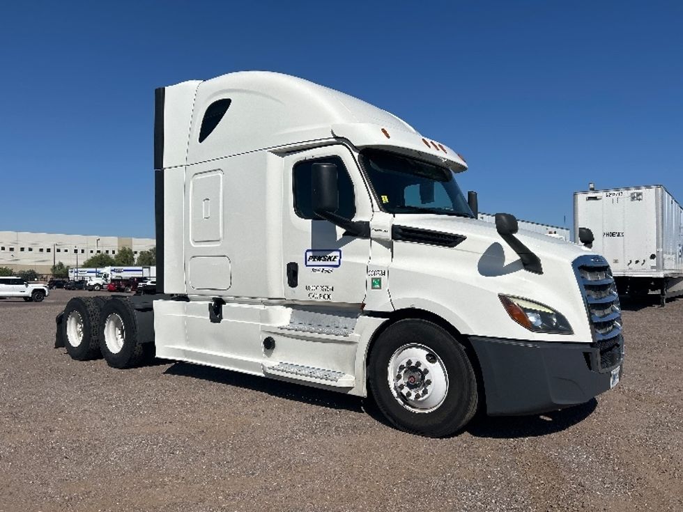 Sleeper Tractor-Heavy Duty Tractors-Freightliner-2020-T12664ST-Phoenix-AZ-550,288\n\t\tmiles-$ 67,750 - Image 1