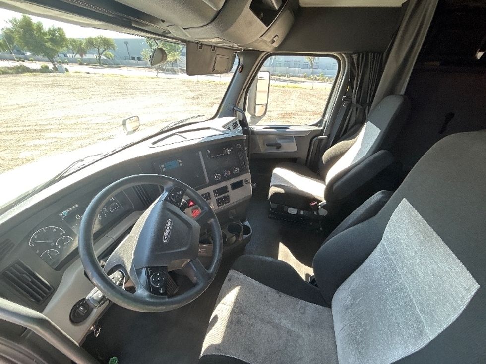 Sleeper Tractor-Heavy Duty Tractors-Freightliner-2020-T12664ST-Phoenix-AZ-550,288\n\t\tmiles-$ 67,750 - Image 10