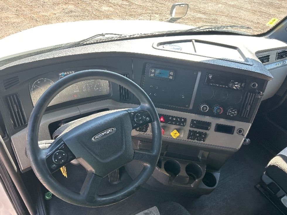 Sleeper Tractor-Heavy Duty Tractors-Freightliner-2020-T12664ST-Phoenix-AZ-550,288\n\t\tmiles-$ 67,750 - Image 11