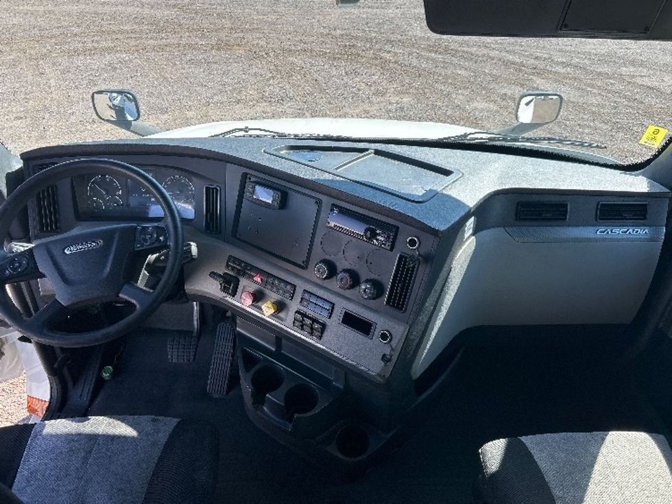 Sleeper Tractor-Heavy Duty Tractors-Freightliner-2020-T12664ST-Phoenix-AZ-550,288\n\t\tmiles-$ 67,750 - Image 12