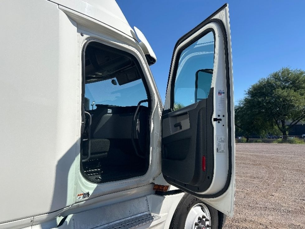 Sleeper Tractor-Heavy Duty Tractors-Freightliner-2020-T12664ST-Phoenix-AZ-550,288\n\t\tmiles-$ 67,750 - Image 13