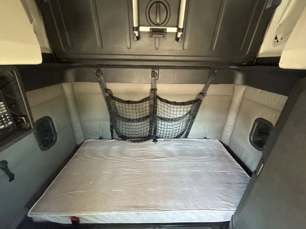 Sleeper Tractor-Heavy Duty Tractors-Freightliner-2020-T12664ST-Phoenix-AZ-550,288\n\t\tmiles-$ 67,750 - Image 16
