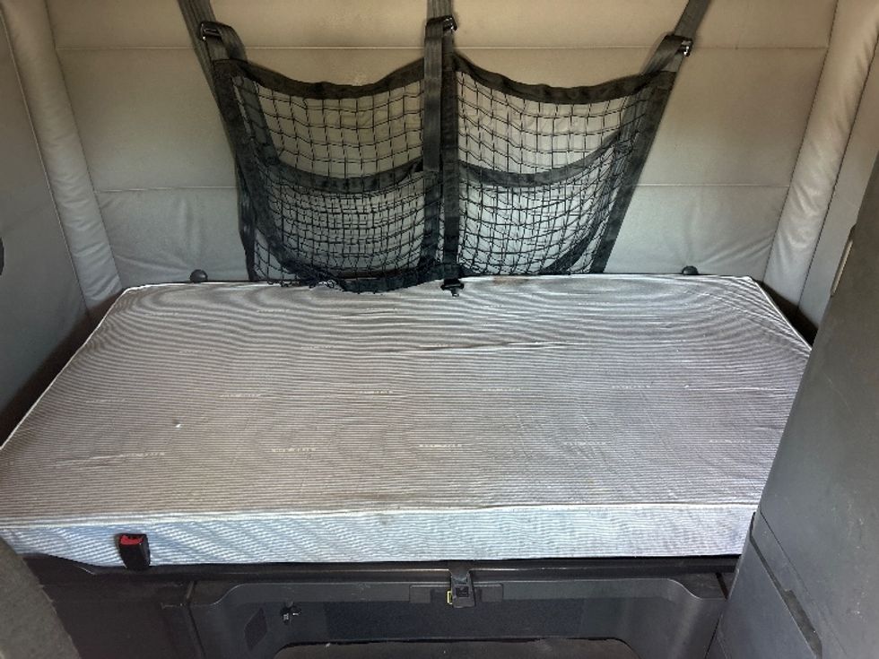 Sleeper Tractor-Heavy Duty Tractors-Freightliner-2020-T12664ST-Phoenix-AZ-550,288\n\t\tmiles-$ 67,750 - Image 17