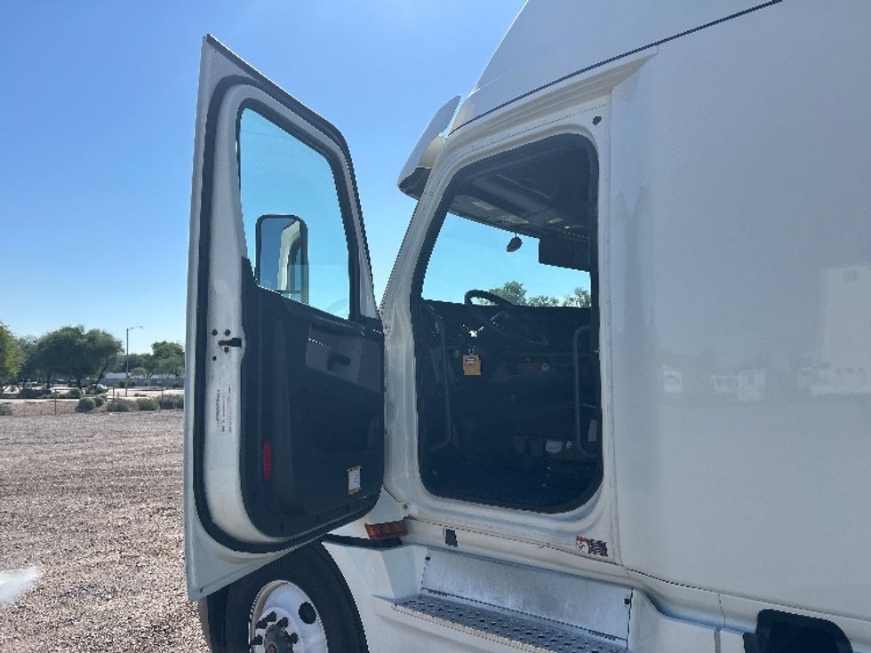 Sleeper Tractor-Heavy Duty Tractors-Freightliner-2020-T12664ST-Phoenix-AZ-550,288\n\t\tmiles-$ 67,750 - Image 9