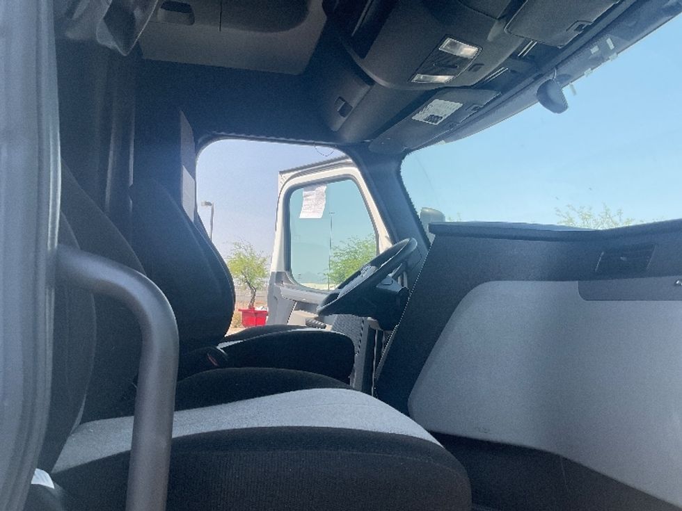 Sleeper Tractor-Heavy Duty Tractors-Freightliner-2020-T12664ST-Phoenix-AZ-553,281\n\t\tmiles-$ 65,500 - Image 15