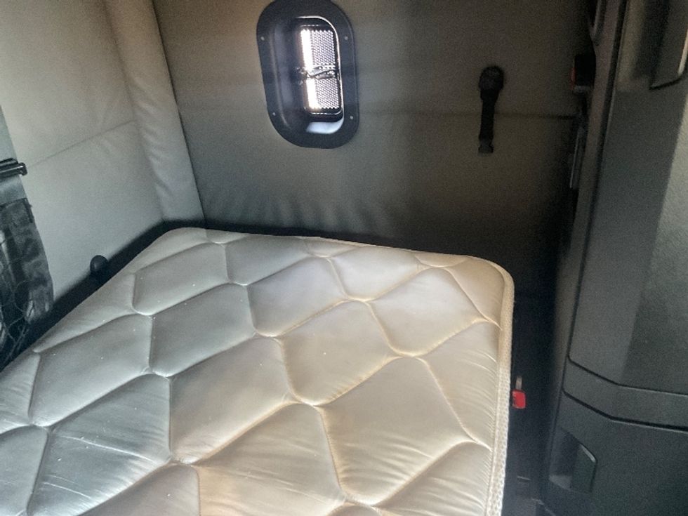 Sleeper Tractor-Heavy Duty Tractors-Freightliner-2020-T12664ST-Phoenix-AZ-553,281\n\t\tmiles-$ 65,500 - Image 17