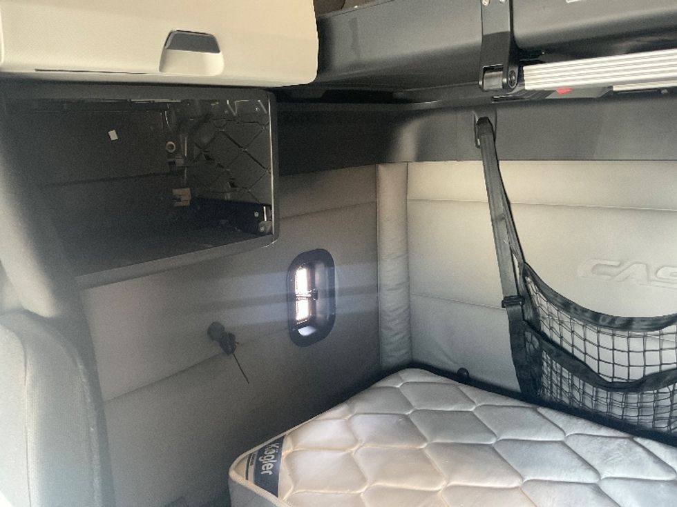 Sleeper Tractor-Heavy Duty Tractors-Freightliner-2020-T12664ST-Phoenix-AZ-553,281\n\t\tmiles-$ 65,500 - Image 19