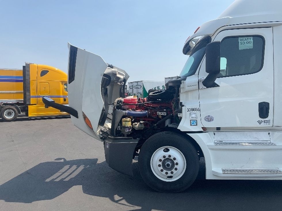 Sleeper Tractor-Heavy Duty Tractors-Freightliner-2020-T12664ST-Phoenix-AZ-553,281\n\t\tmiles-$ 65,500 - Image 21