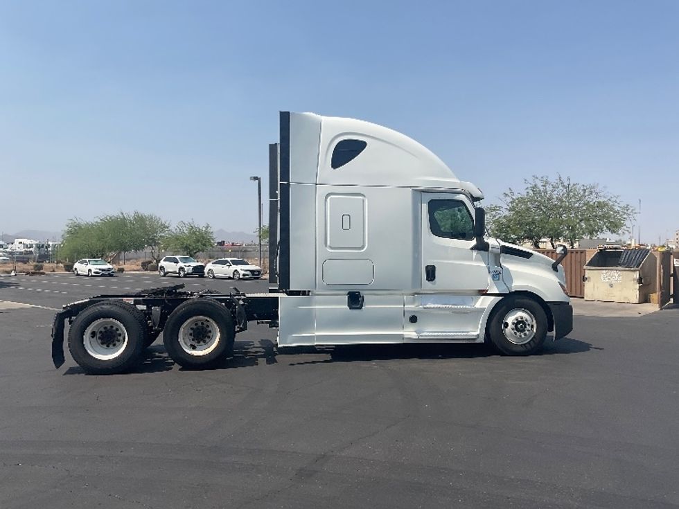 Sleeper Tractor-Heavy Duty Tractors-Freightliner-2020-T12664ST-Phoenix-AZ-553,281\n\t\tmiles-$ 65,500 - Image 8